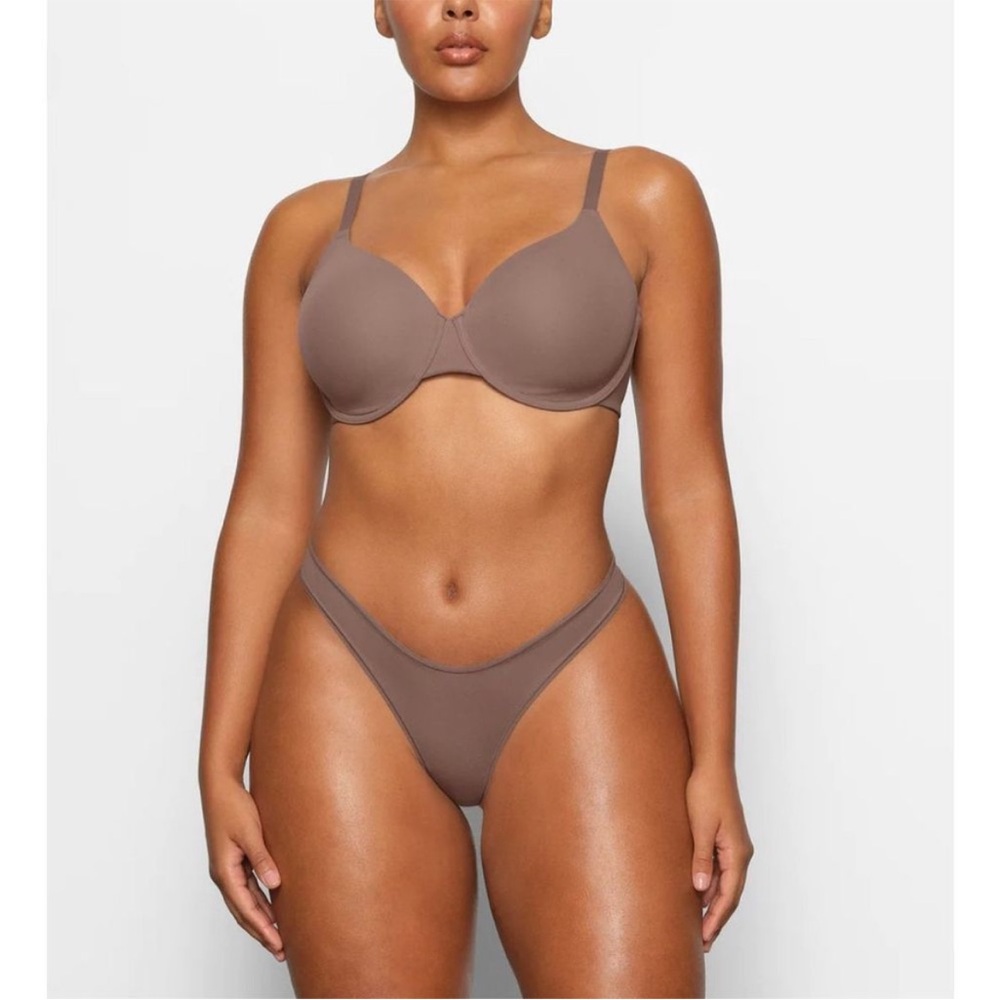 NWT Skims Fits Everybody Teeshirt Bra Umber
